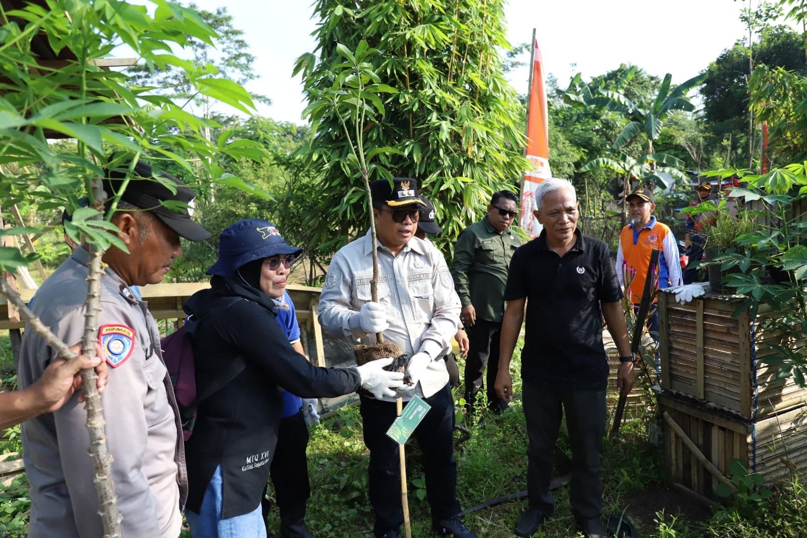 Mahyunadi Ajak Warga Teluk Rawa Budayakan Hidup Bersih dan Hijau