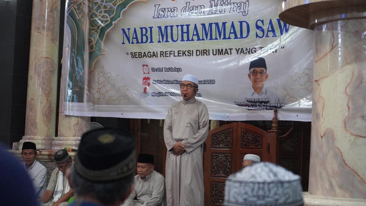 Tausiah di Masjid Al Ikhlas, Bupati Ardiansyah Sampaikan Refleksi Mendalam Isra Mikraj