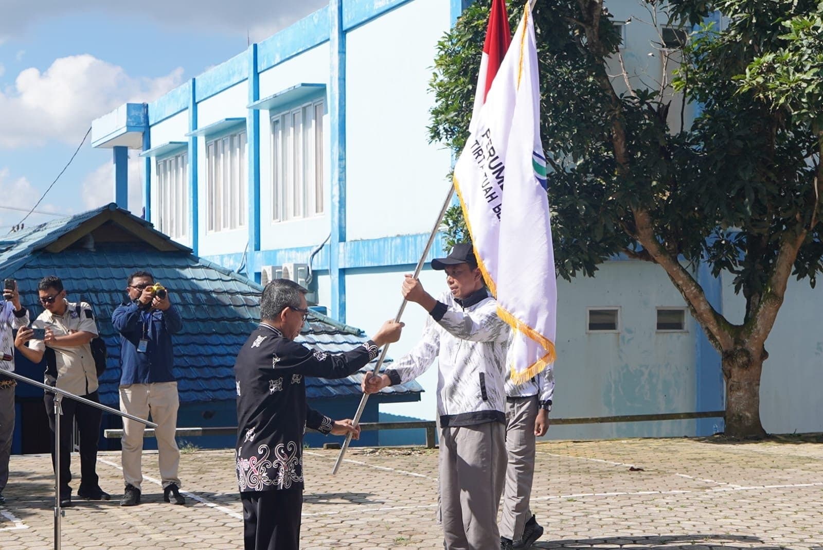 Target 19 Medali, Perumdam Kutim Lepas 44 Kontingen ke PORDA PERPAMSI VII