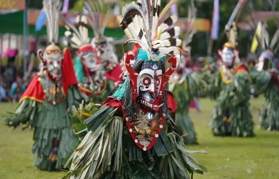 Lom Plai, Nafas Tradisi Tak Pernah Putus di Tanah Wehea
