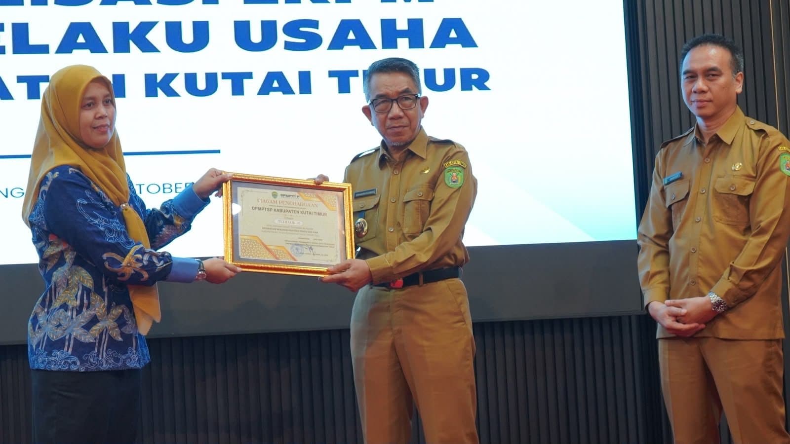 Realisasi Investasi Rp 20 T, Kutim Raih Dua Penghargaan Terbaik Kedua se-Kaltim