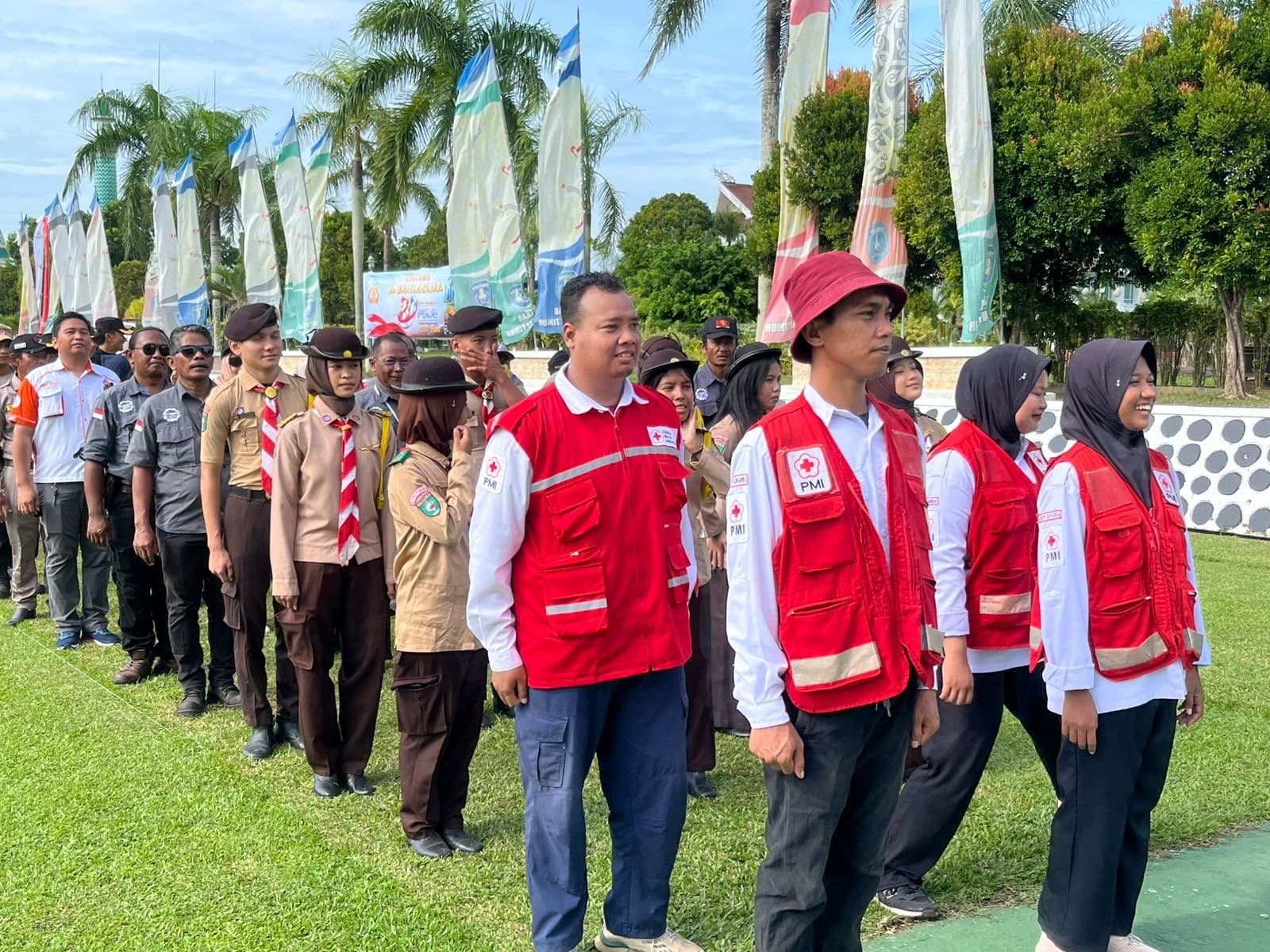 Di Bawah Terik Pagi Bhayangkara, Ada Harapan dari Siswa dan Relawan