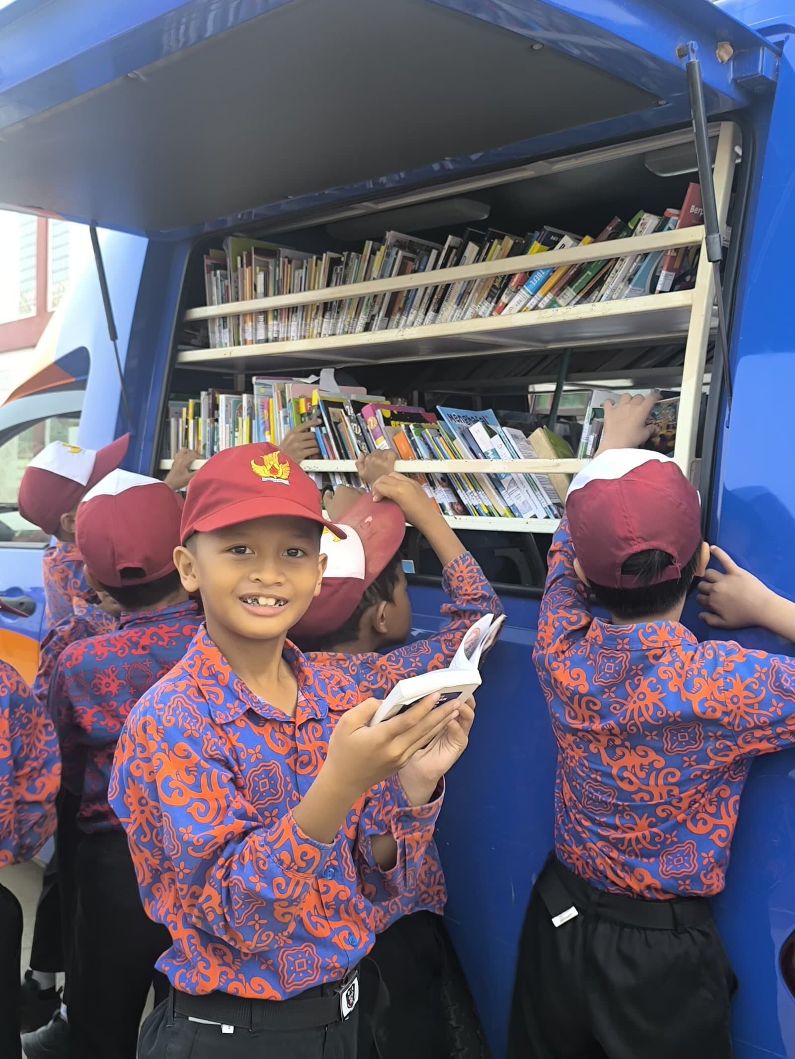 Mobil Perpustakaan Keliling Hidupkan Minat Baca Siswa Kutim