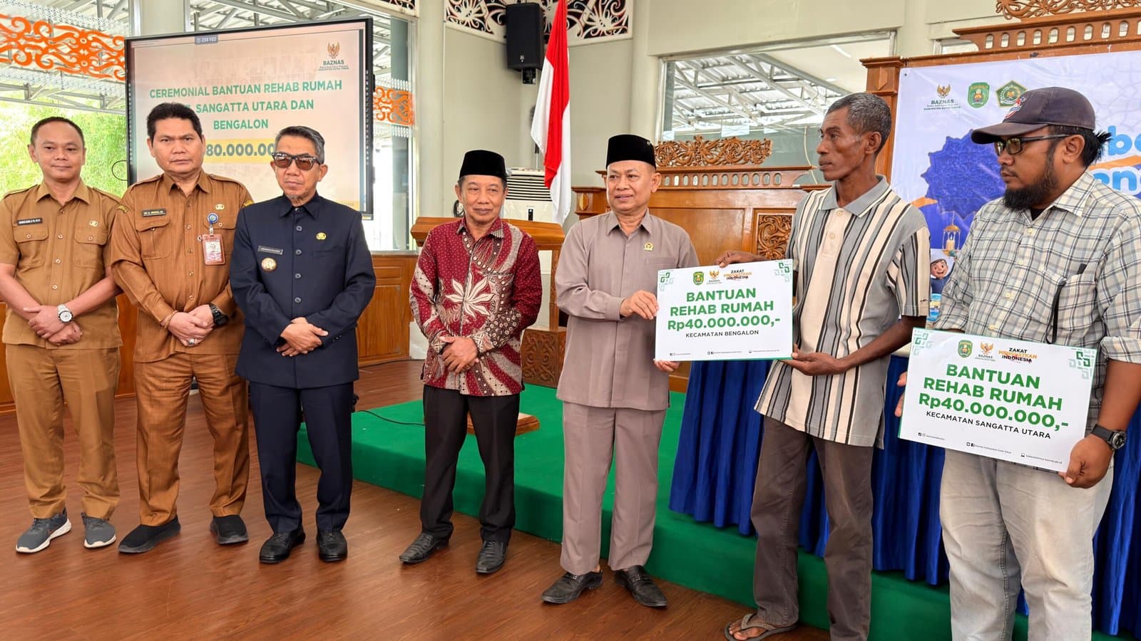 Dua  Warga Terima Rumah Rehab Rp80 Juta Bantuan Baznas Kutim 