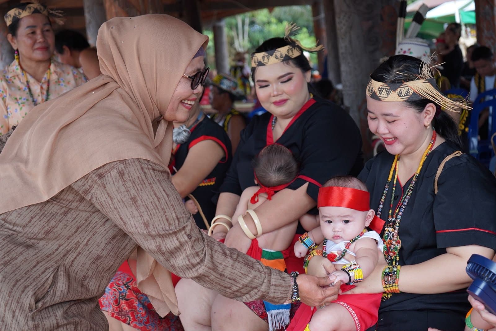 Lima Bayi Laki-laki Jadi Bagian Prosesi Adat Ufah di Festival UFAH