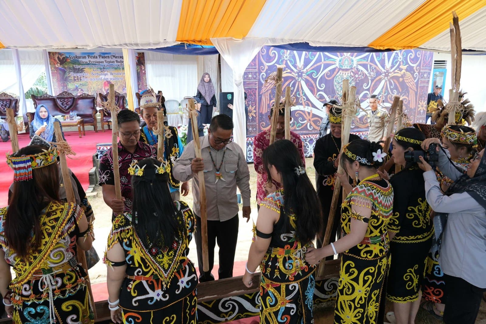 Di Mecaq Undat, Pemkab Kutim Dorong Percepatan Definitif Desa Tepian Budaya