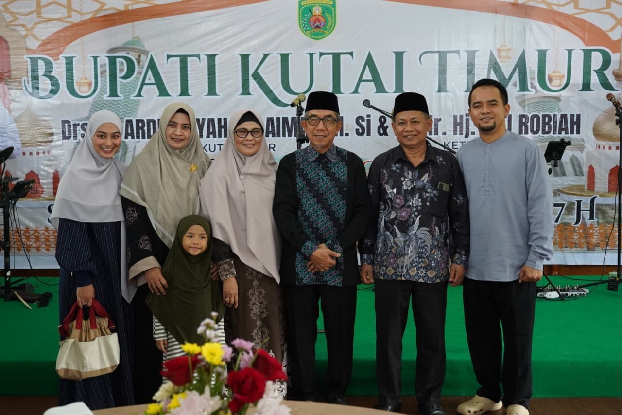 Pendopo Rujab Diserbu Warga, Lebaran Kedua Bupati Kutim Penuh Kehangatan