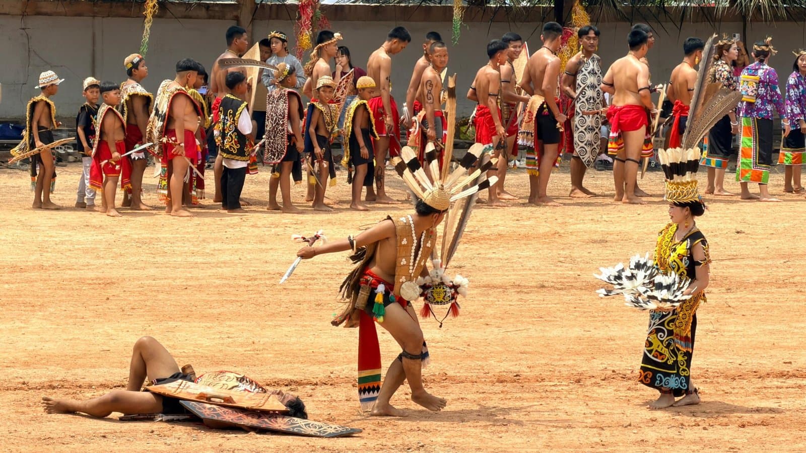 9 Tarian Otentik Kayan Umaq Lekan Semarakkan Festival UFAH 2026 di Miau Baru