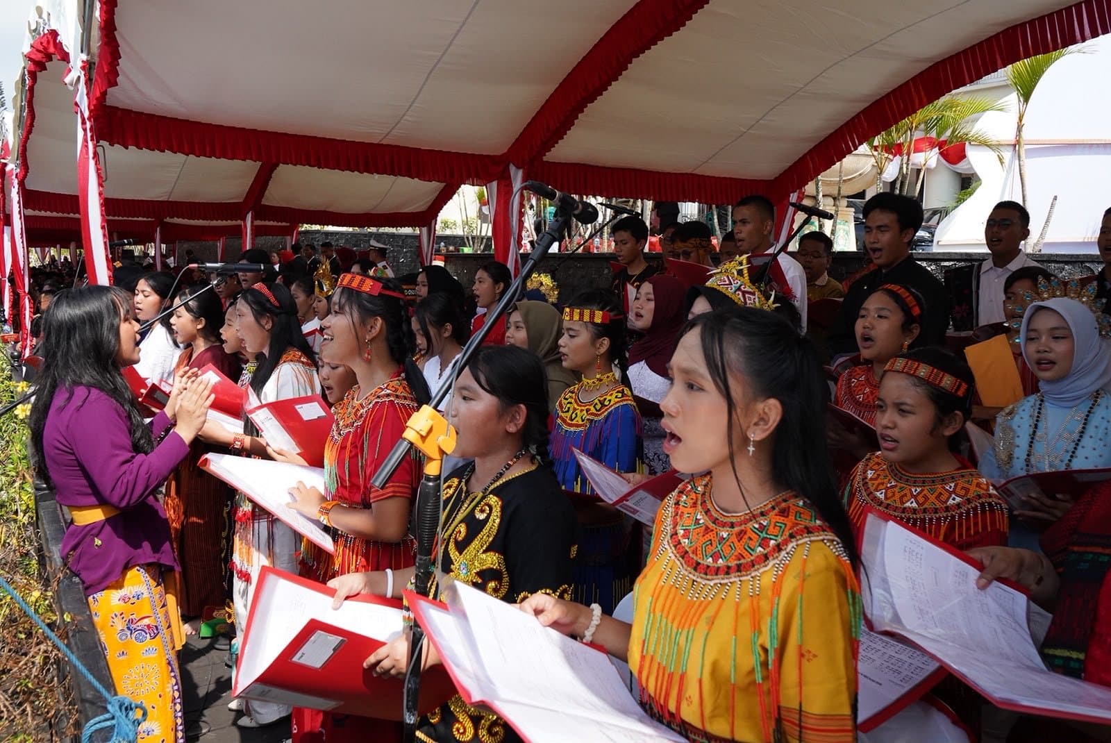 Harmonisasi Lagu Nasional, Paduan Suara YPPSB Sangatta Tampil Khidmat di HUT ke-81 RI