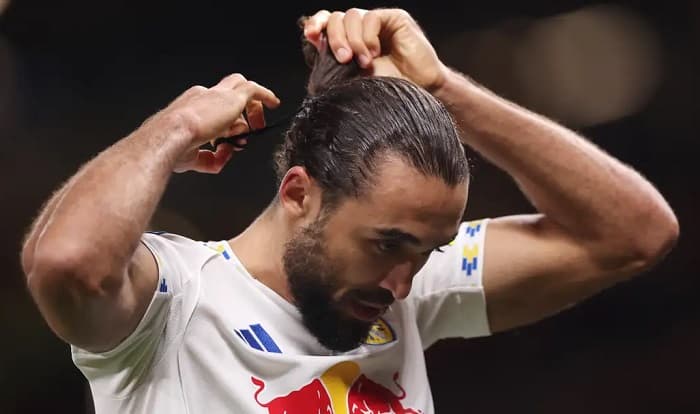 Diseret Rambut oleh Martinez, Calvert-Lewin Malah Bilang Begini