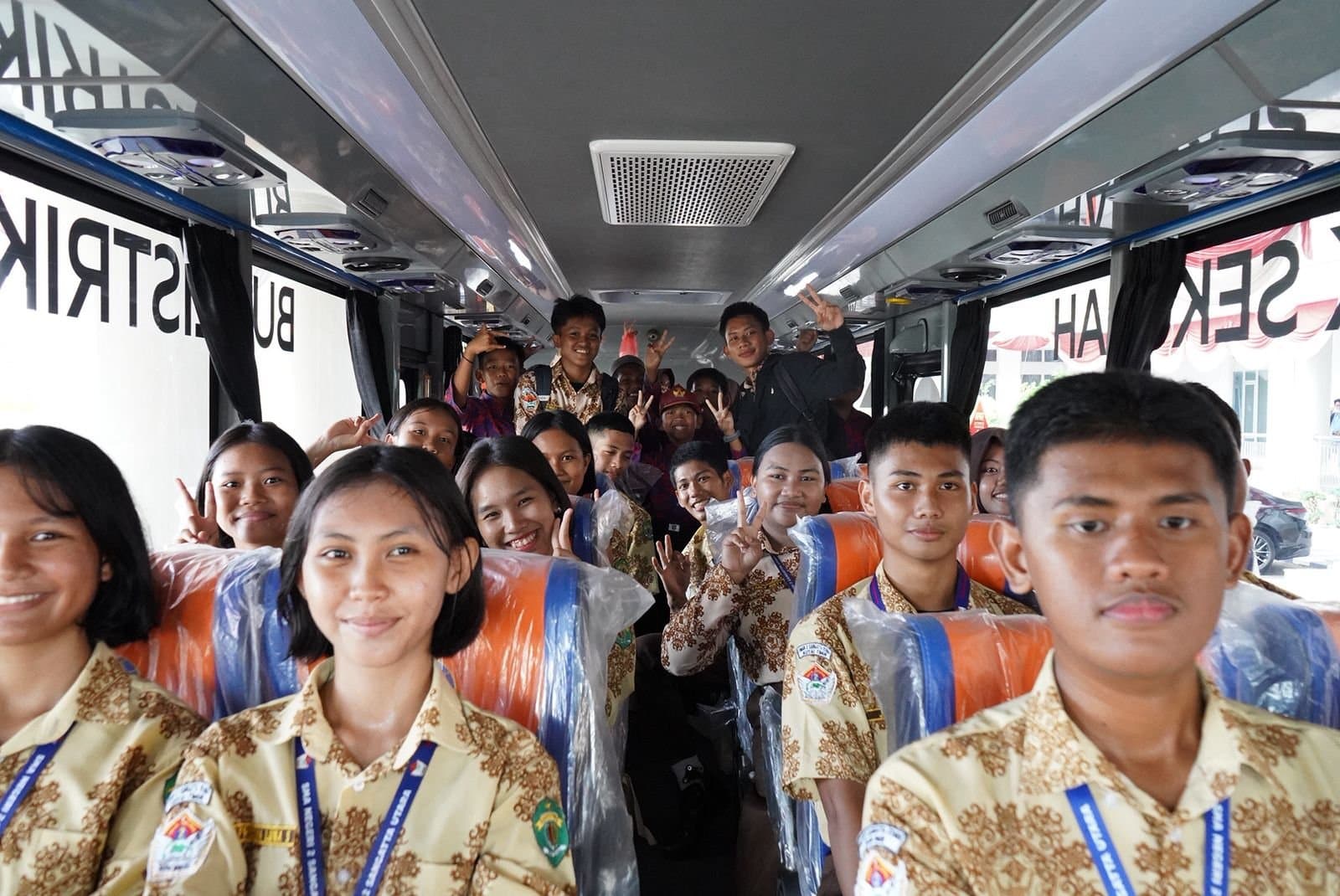 Kutim Luncurkan Bus Sekolah Listrik untuk Pelajar