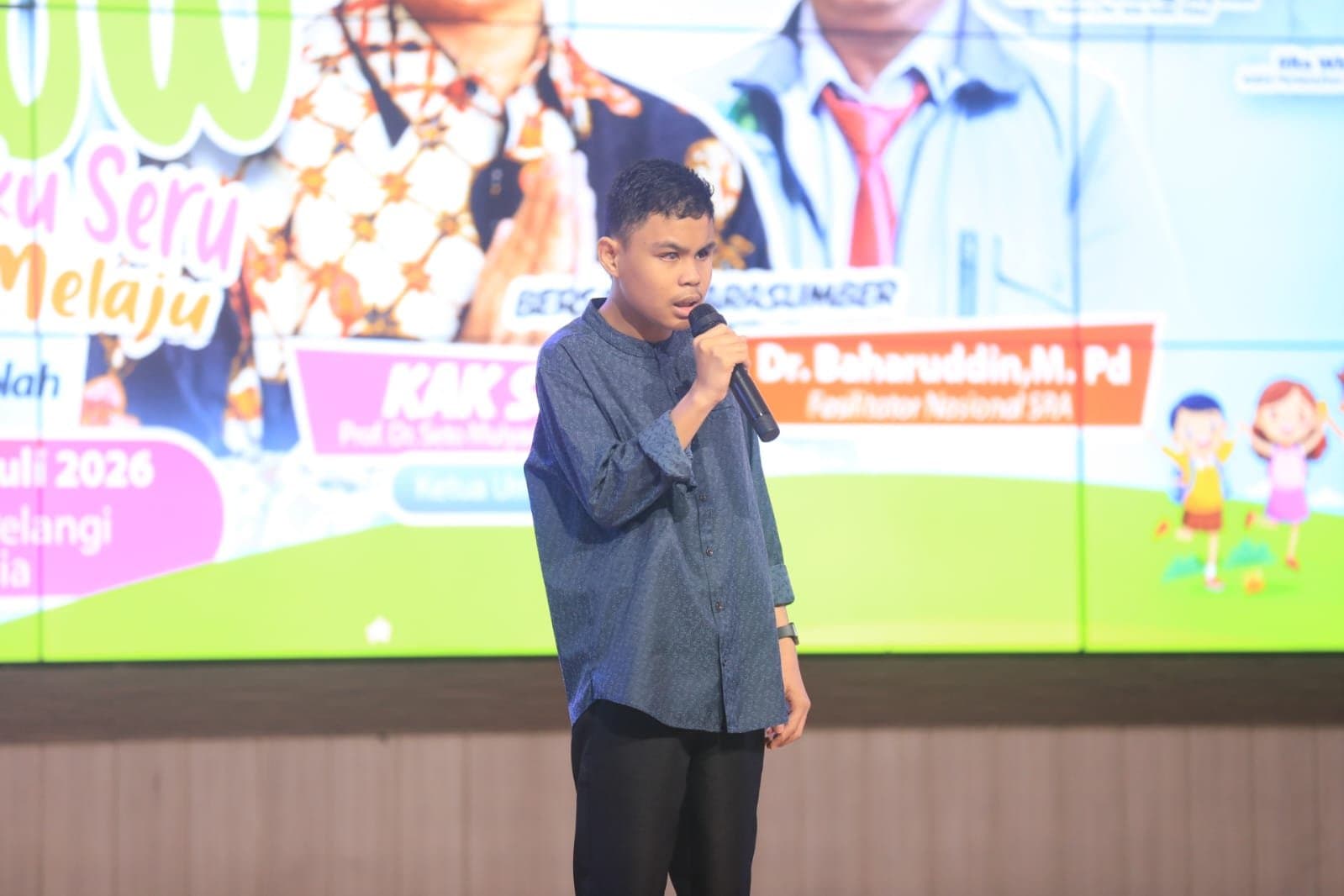 Nyanyikan Lagu "Ayah", Penampilan Haru Milfian di Puncak HAN DPPPA Kutim