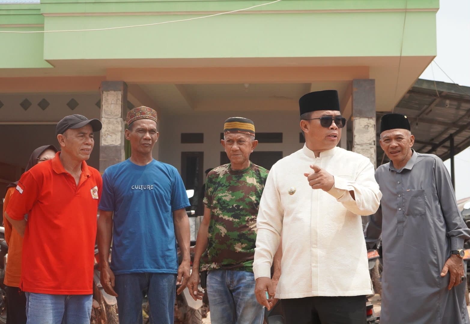 Mahyunadi Sempatkan Tinjau Lokasi Kebakaran di Sepaso