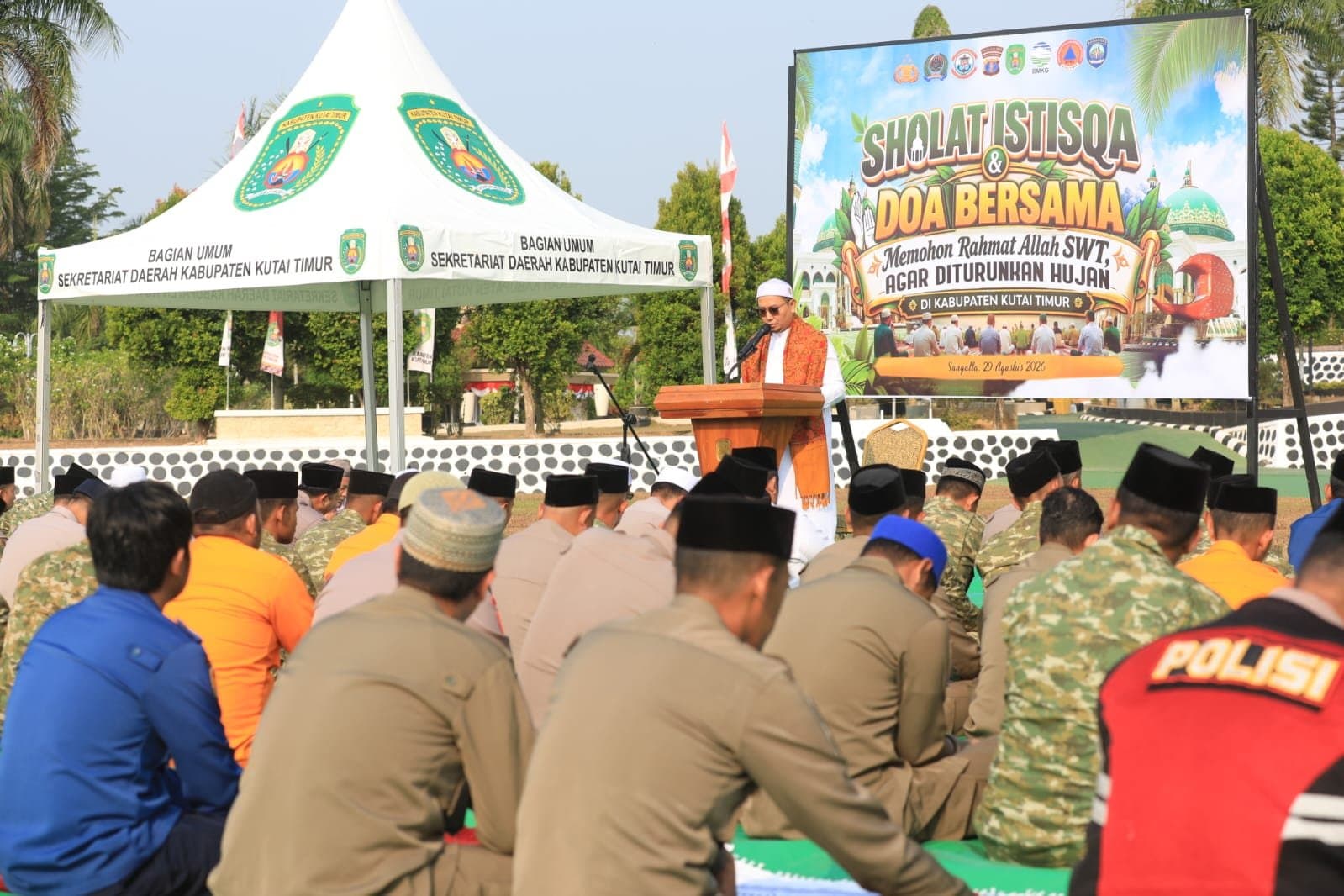 Mengetuk Pintu Langit, Jemaah Kutim Menanti Hujan di Ujung Istigfar