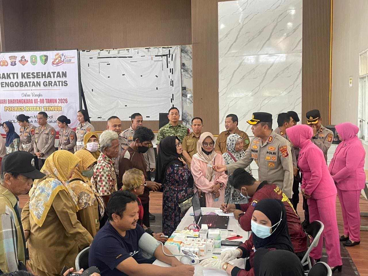 Polres Kutim Tebar Manfaat Lewat Bakti Kesehatan dan Pengobatan Gratis