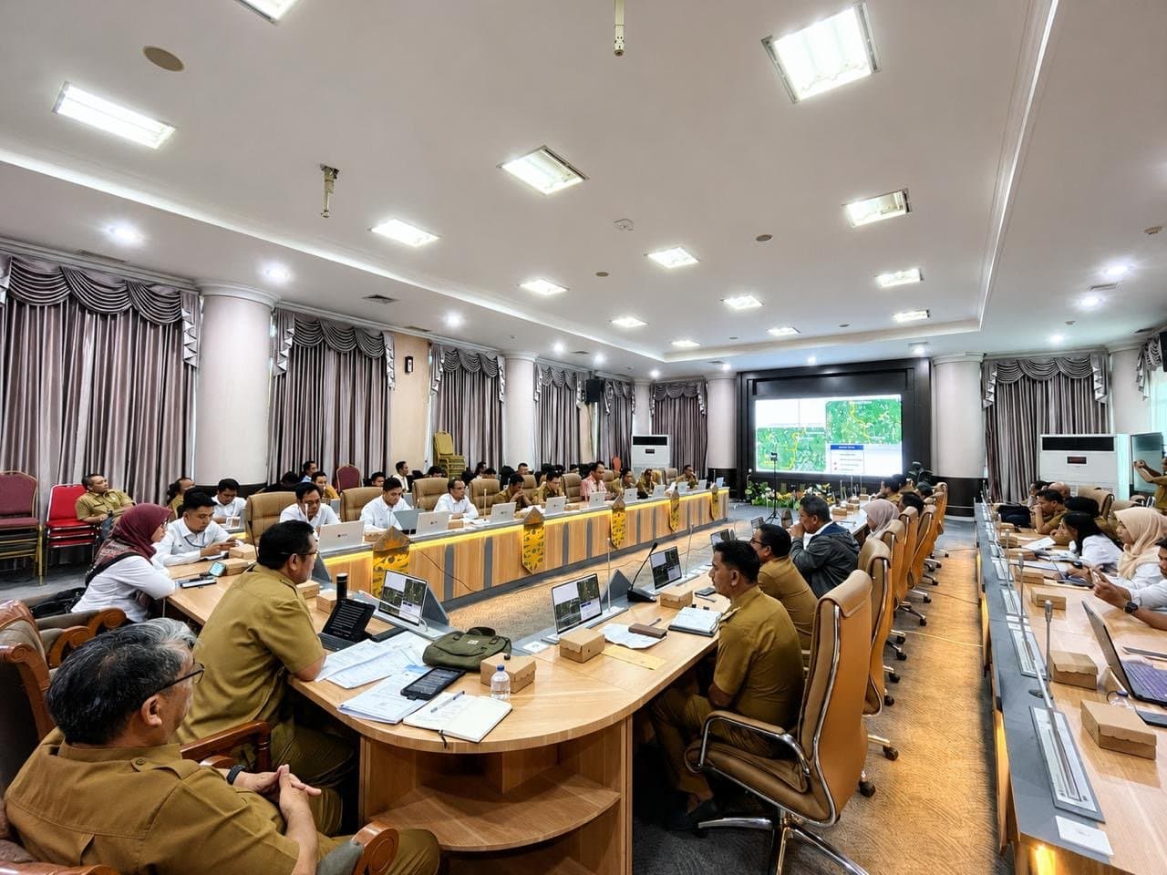 Pemkab Kutim Percepat Pembangunan Listrik 2026 