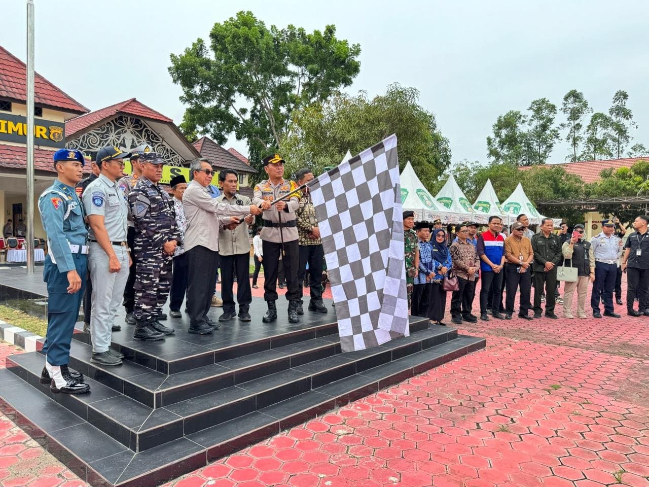 Mengurai Kepadatan Jalur Darat, Polres Kutim Luncurkan Mudik Gratis