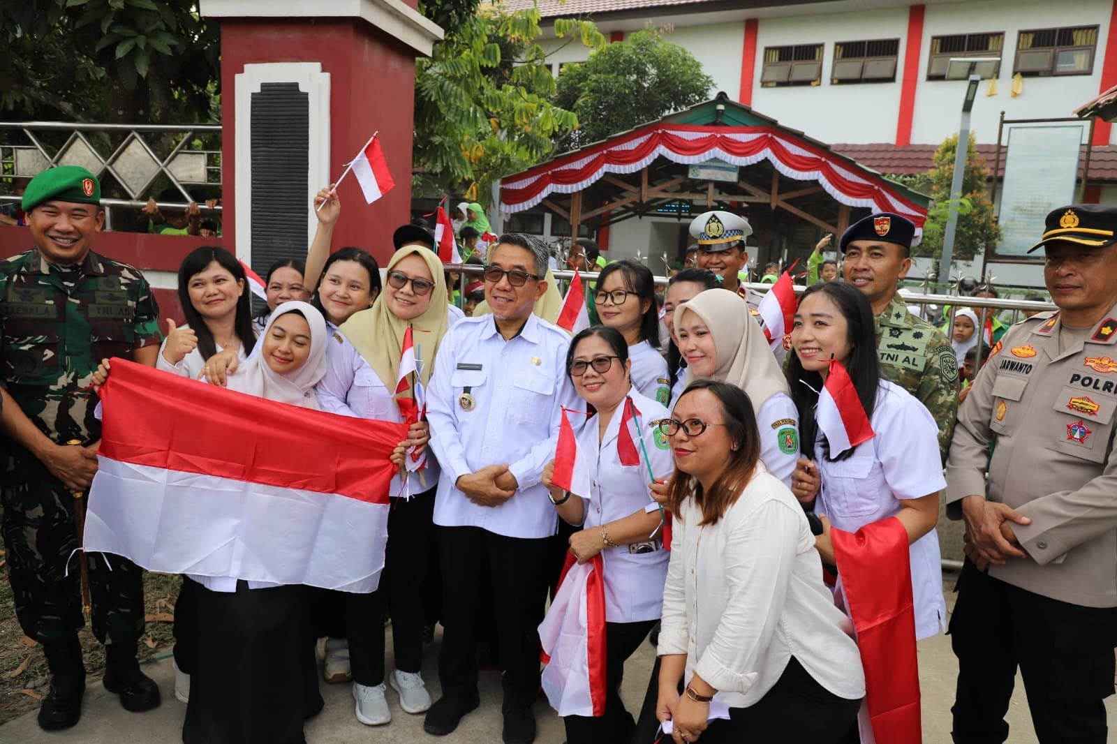 Seribu Bendera Merah Putih Dibagi untuk Gelorakan HUT ke-81 RI di Sangatta