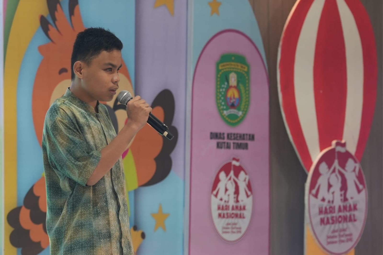 Nyanyian "Melukis Senja" dari Siswa SLB Kutim Ilvian Menyentuh Hati