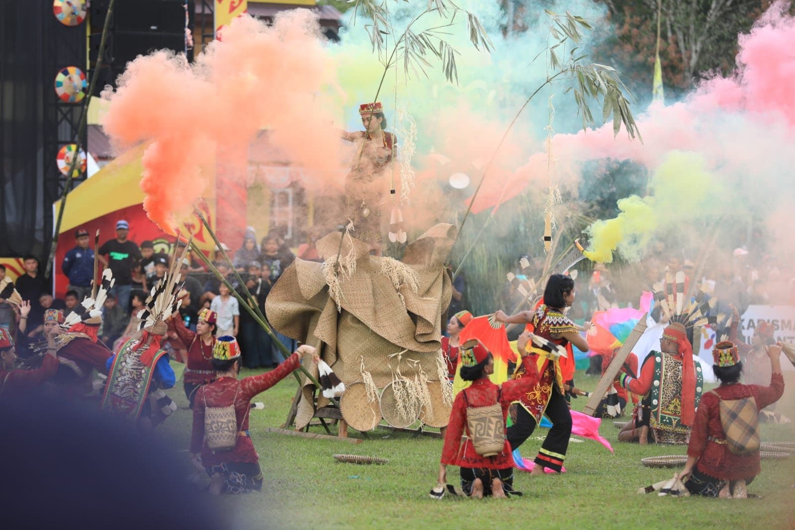 Puncak Lom Plai Lewat Embob Jengea, Semangat Pelestarian Budaya
