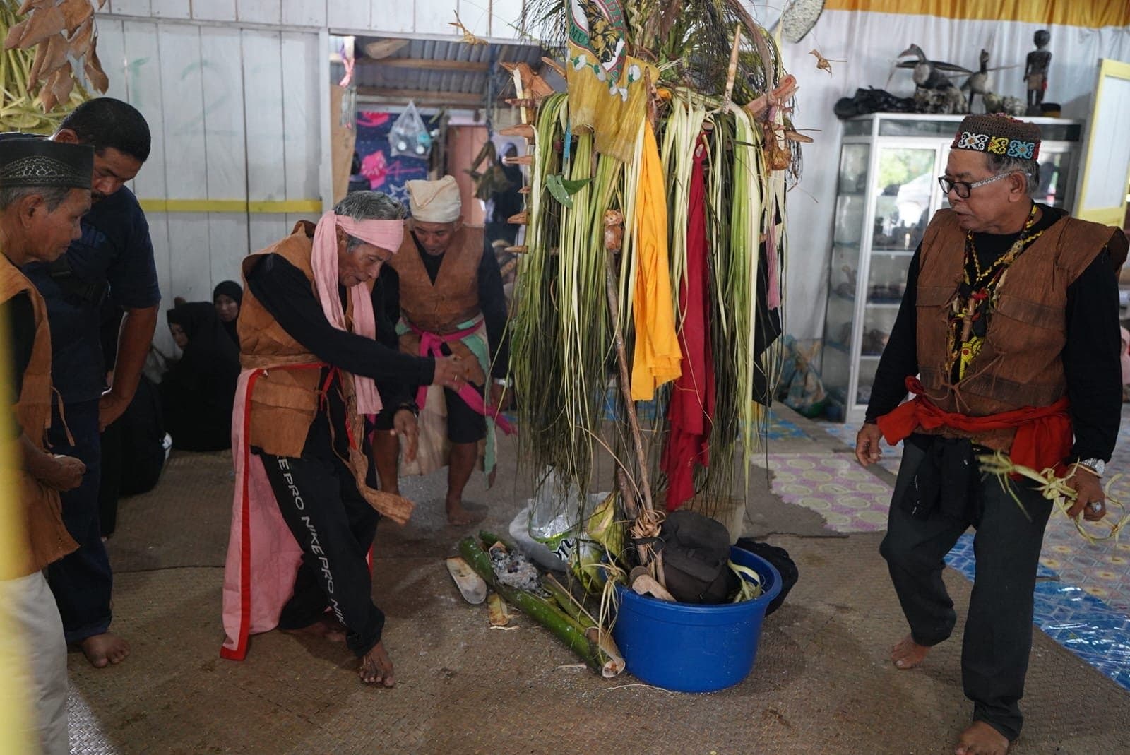Ritual Belian Kutai Pantun Erau Embuang, Menjaga Keseimbangan Semesta di Marukangan