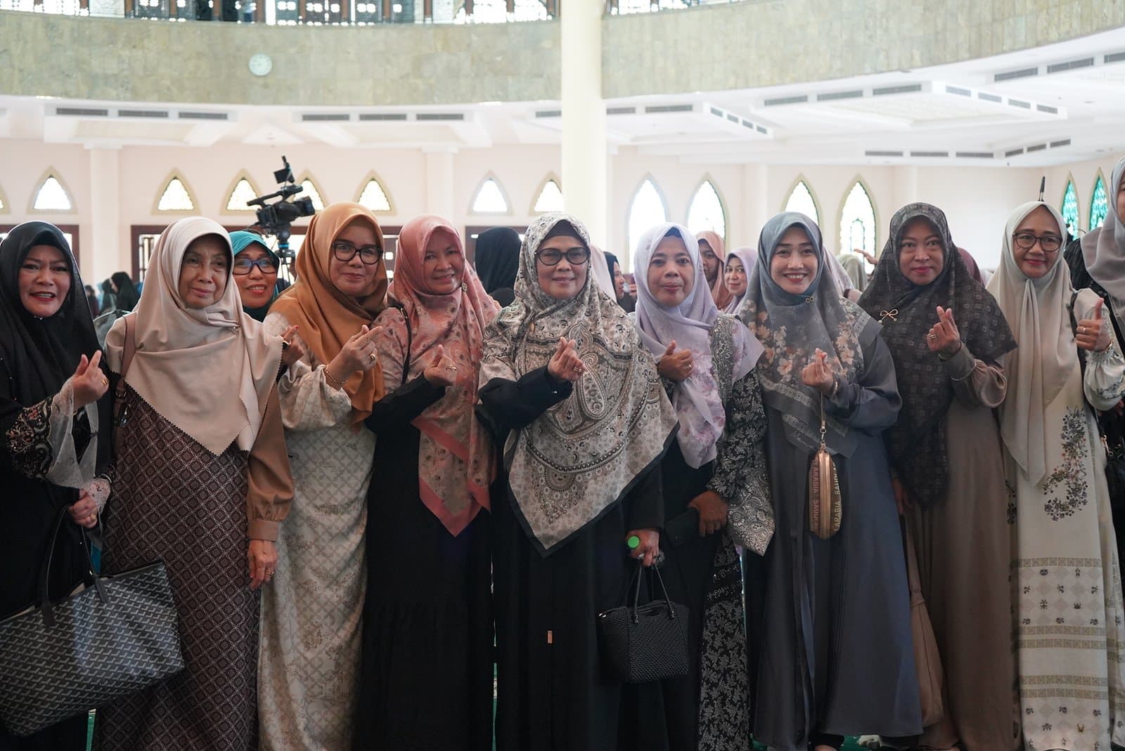 Gen Z dan Luka Batin, Ribuan Warga Sangatta Padati Kajian Hanan Attaki
