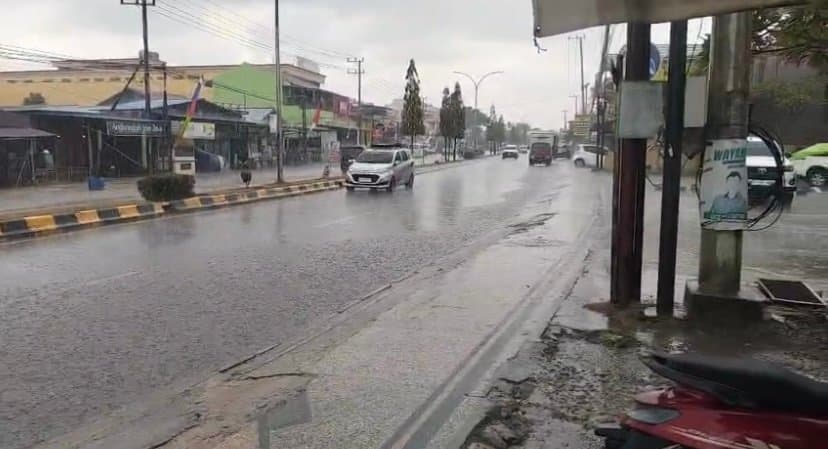 Usai Salat Istisqa di Bukit Pelangi, Hujan Deras Guyur Sangatta
