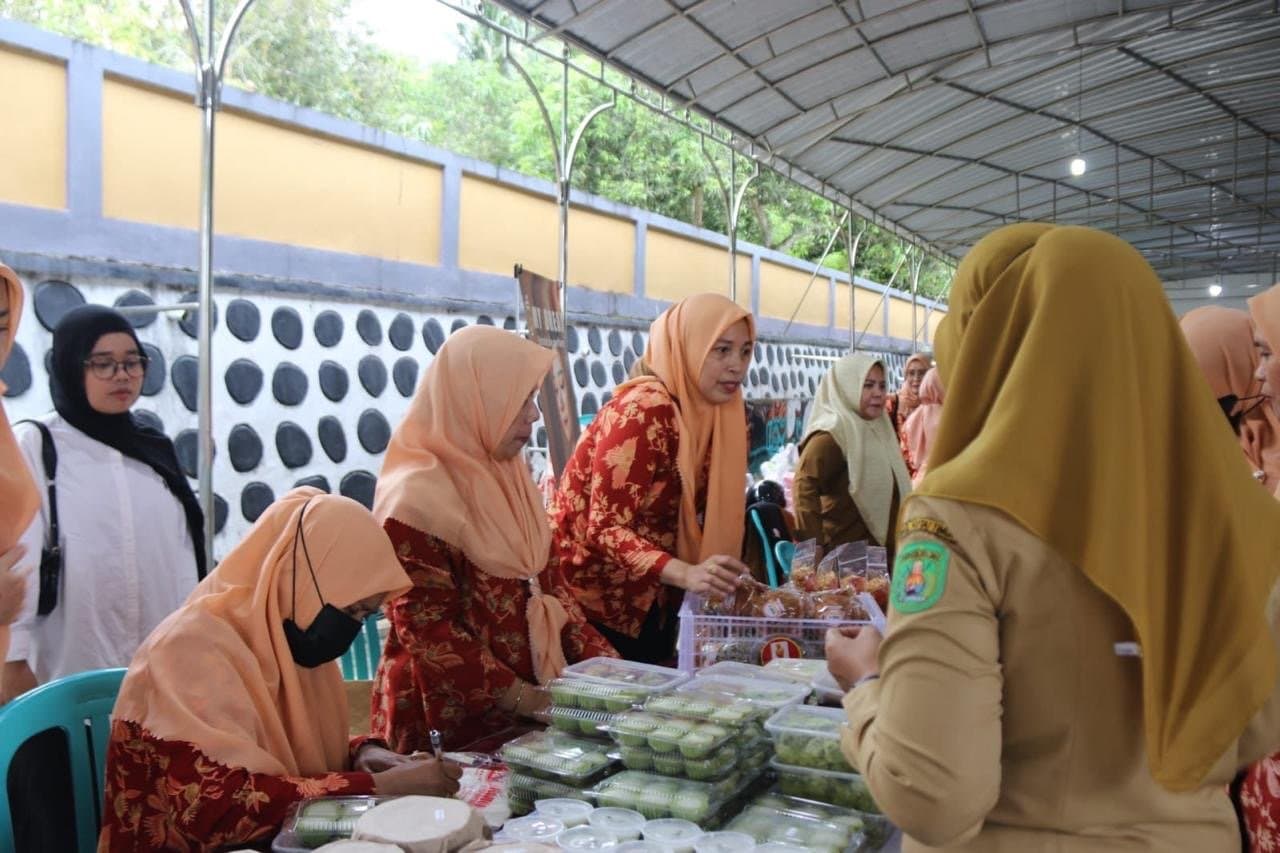Bazar Ramadan DWP Kutim Gerakkan Ekonomi Keluarga