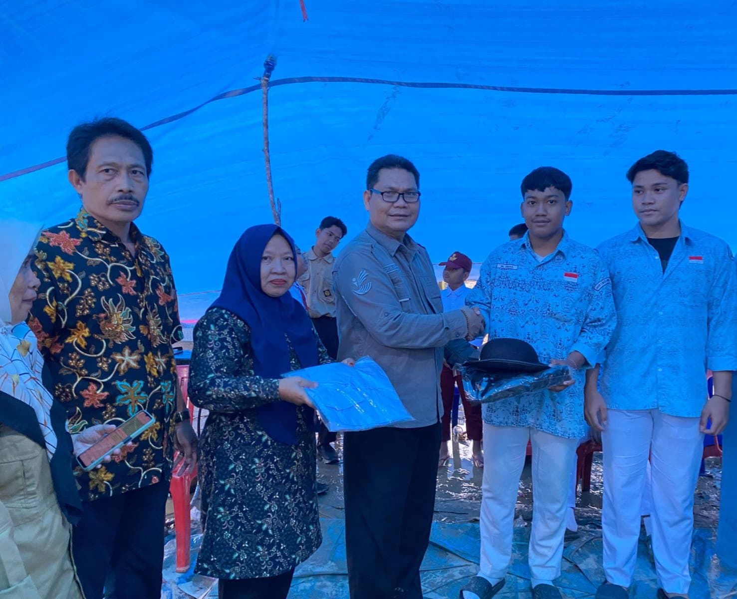 Dinsos Kutim Salurkan Bantuan Tahap II Korban Kebakaran Batu Timbau