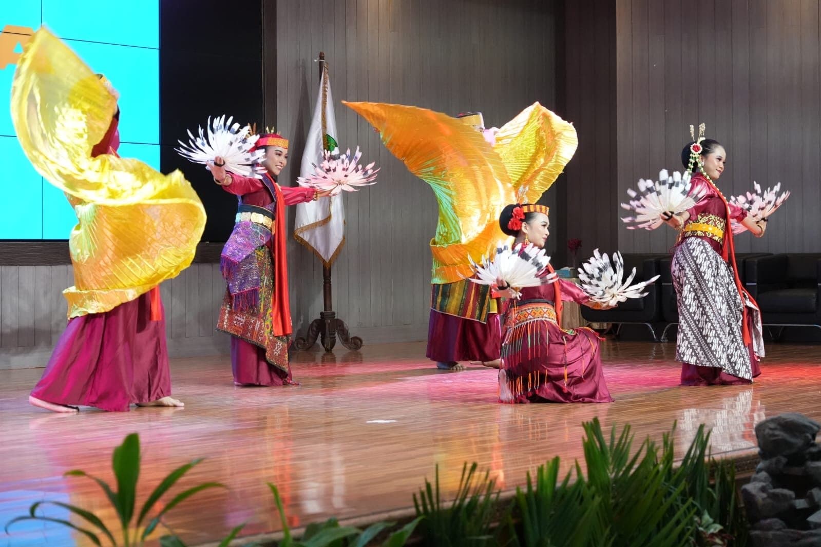 Tari The Glory of Nusantara Meriahkan Sosialisasi Pangan Dinkes Kutim