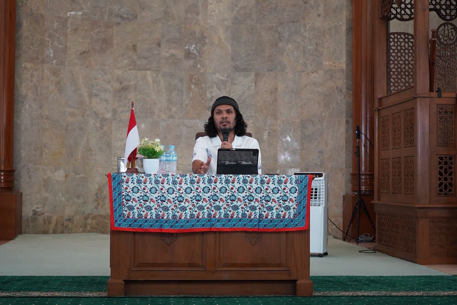 Hanan Attaki Bedah Konsep "Healing", dari Langit untuk Jiwa yang Letih