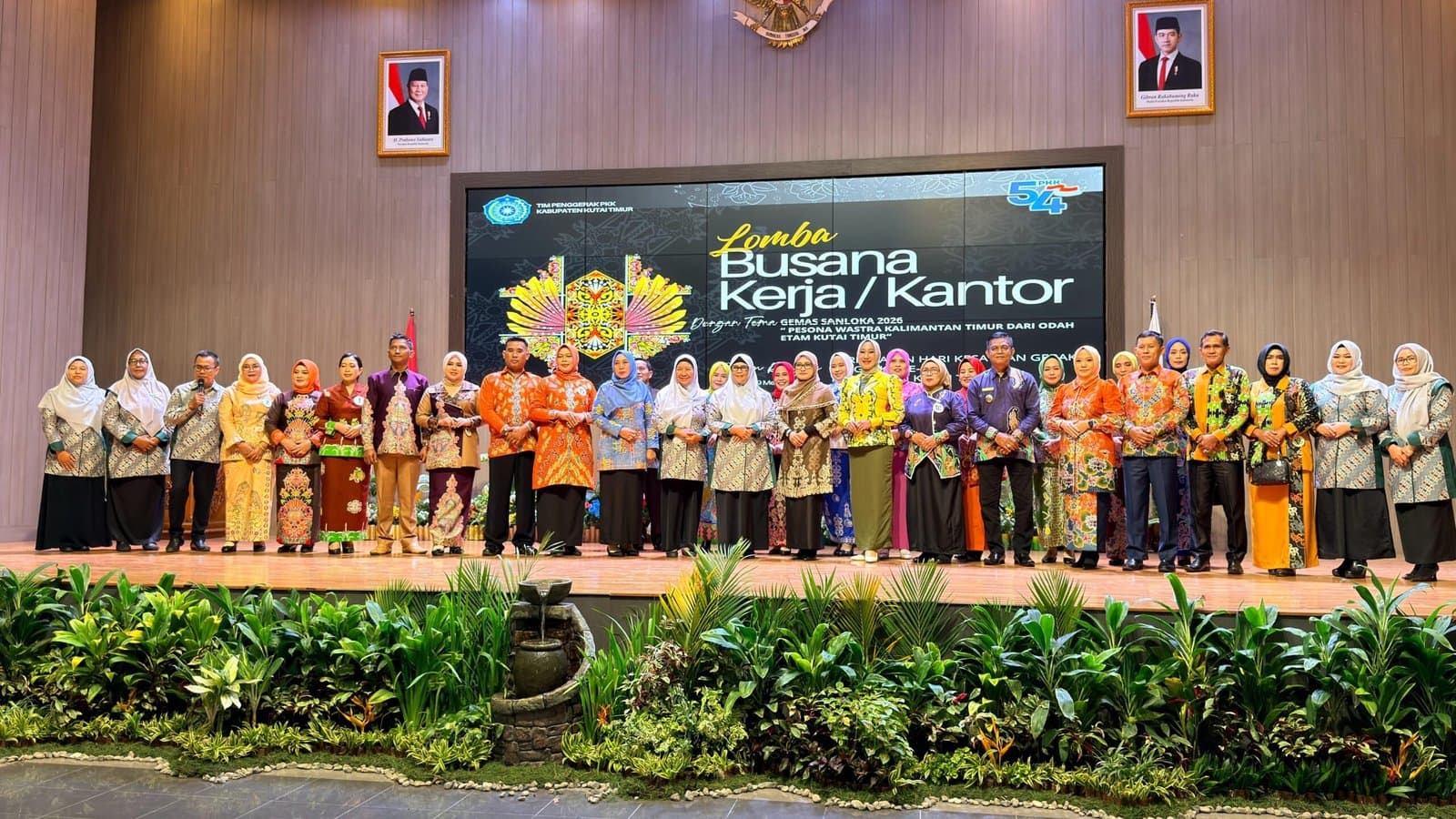 Saat Wastra Kutim Berjalan ke Ruang Kantor