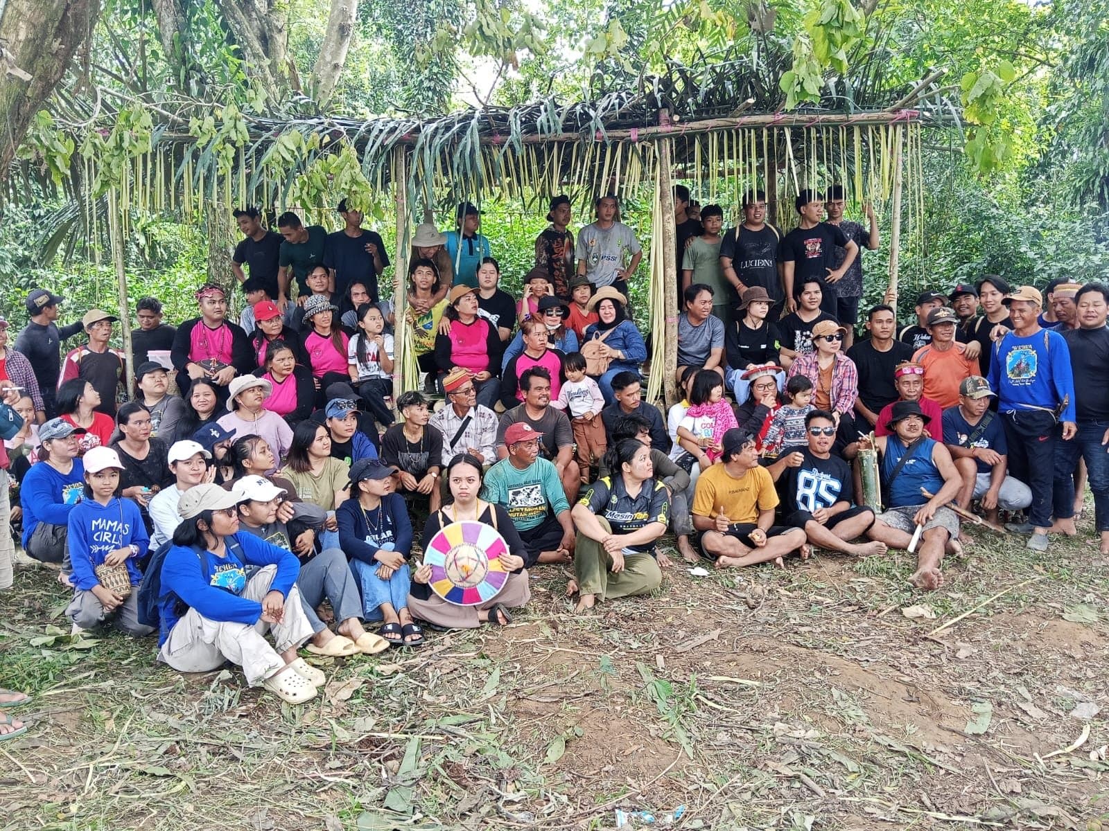 Lak Pesiay, Gotong Royong Sakral Tradisi Lom Plai