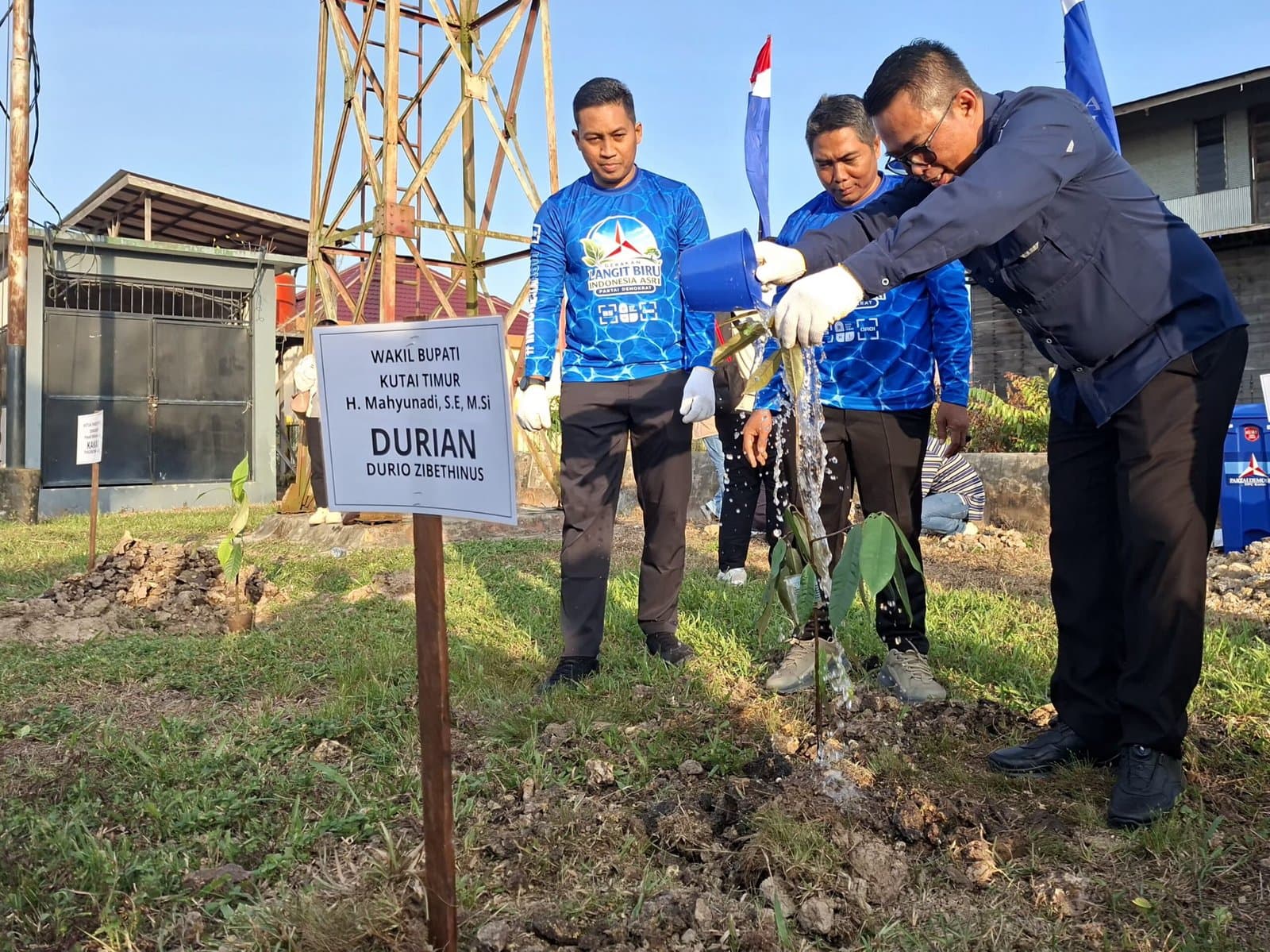 Jaga Ekosistem Polder, 120 Pohon Buah Ditanam Demokrat Kutim