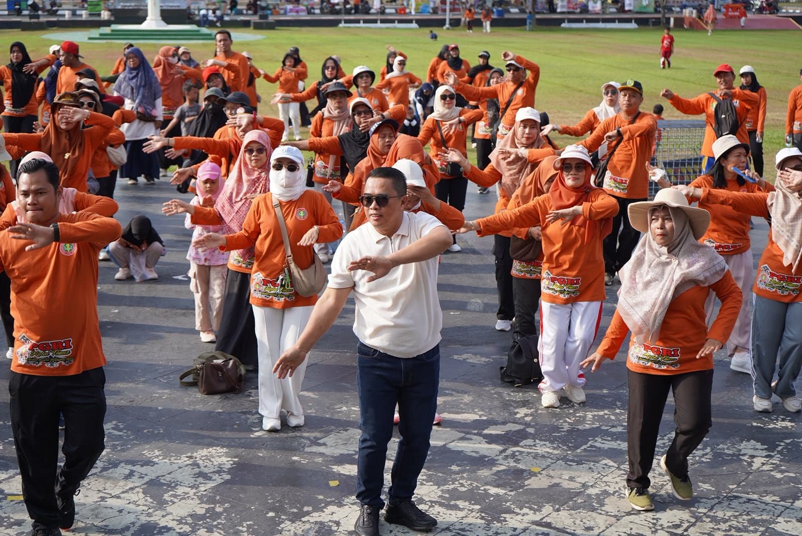 Jalan Sehat PGRI Kutim, Semangat Guru untuk Terus Berkarya dan Berinovasi