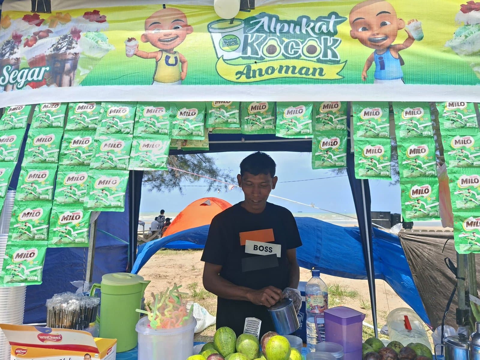 Ritual Mengulur Naga Semarakkan Festival Sekerat, UMKM Ikut Panen Pembeli