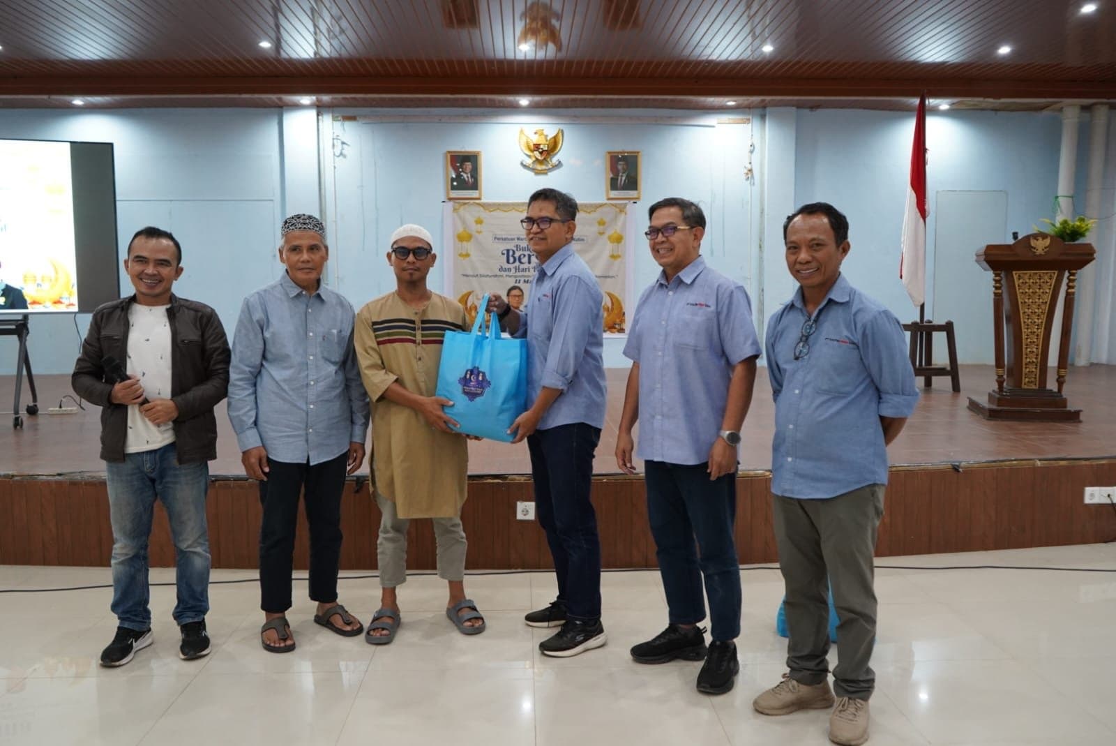 HPN 2026, PWI Kutim dan KPC Berbagi Paket Ramadan