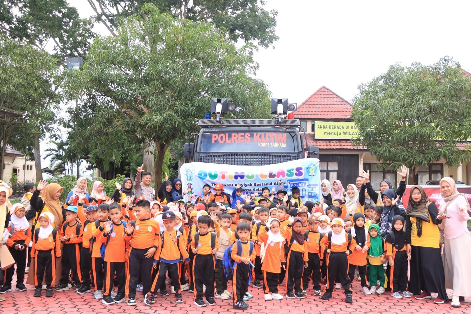 Polisi Sahabat Anak, Keceriaan TK ABA 1 Sambangi Mapolres Kutim